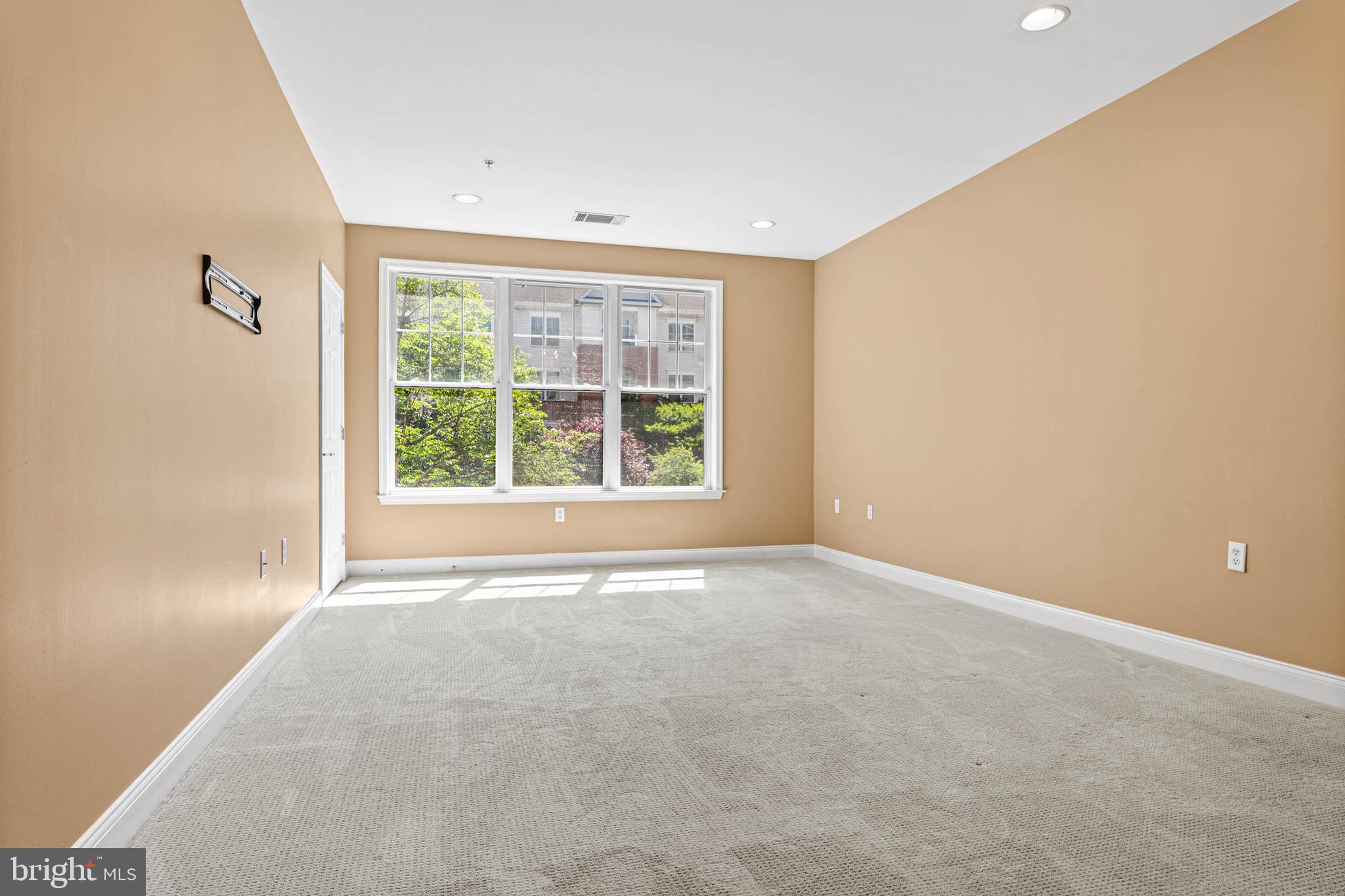 THE GRANDE AT RIVERVIEW - Residential