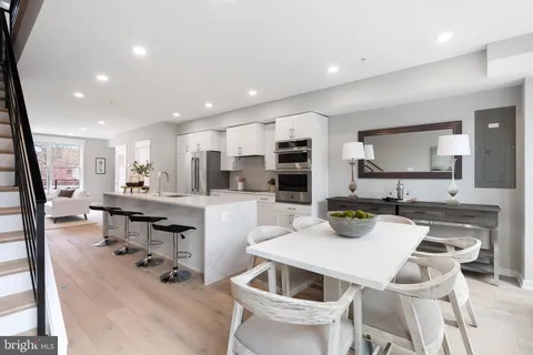 410 D Street SE Unit A, Washington, DC 20003 - MLS#: DCDC2192846