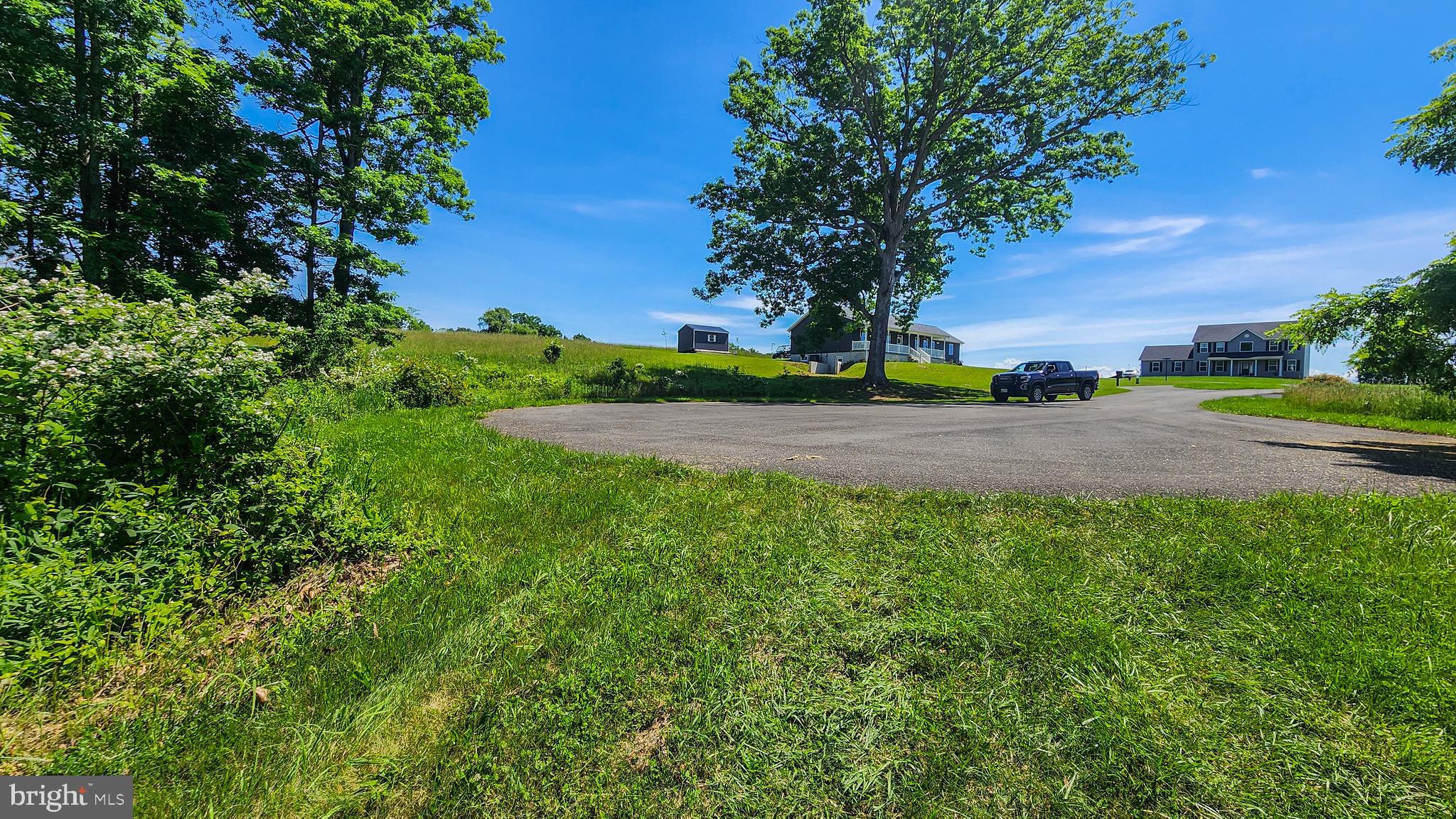 LAKEWOOD ESTATES - Land