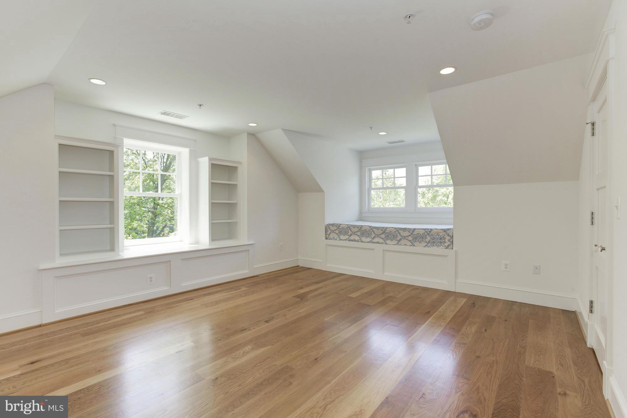 KENWOOD PARK - Residential