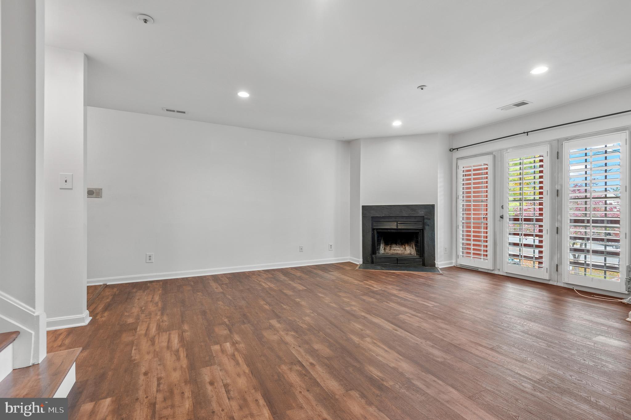 4942 COLUMBIA ROAD 5 37