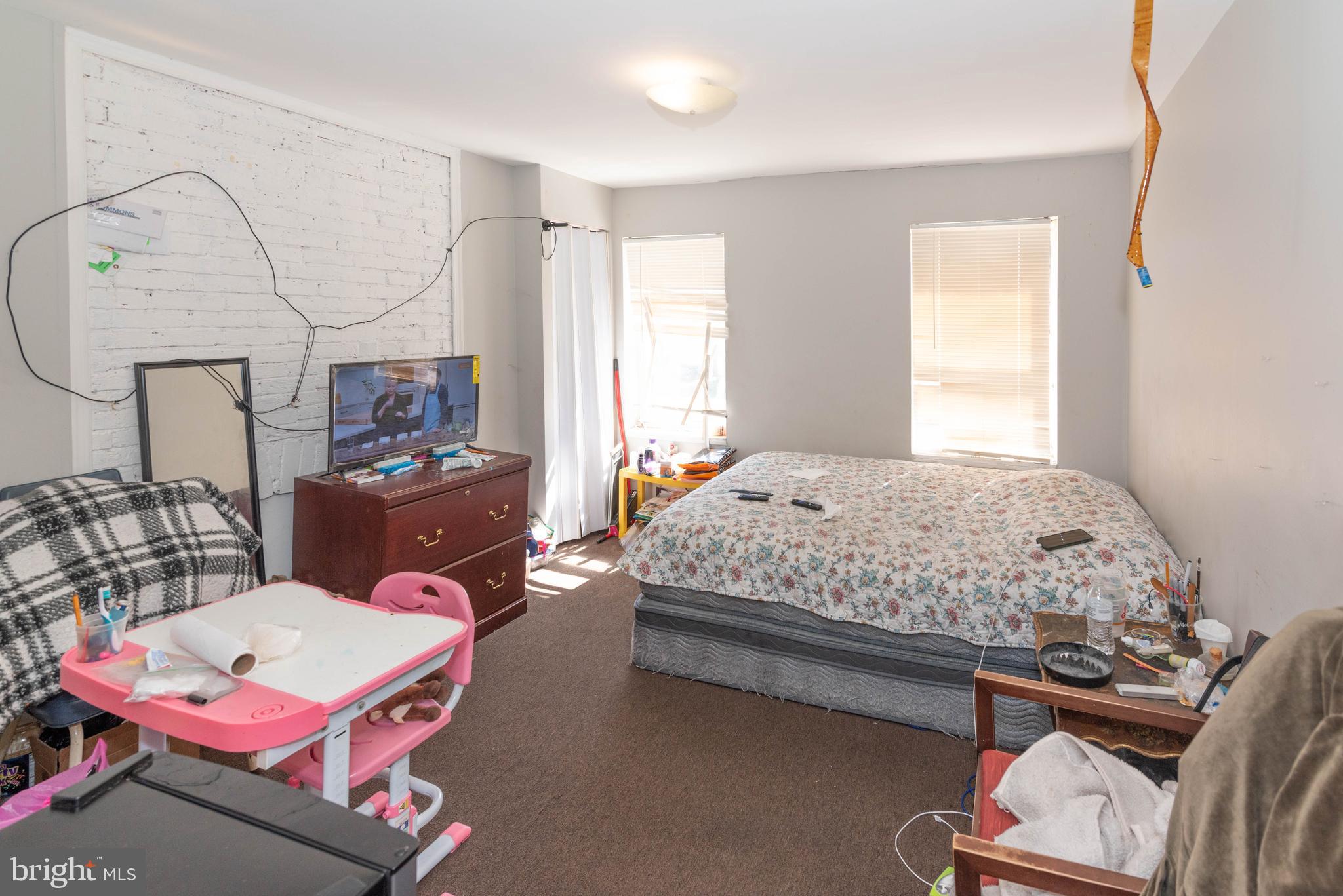 HOLLINS MARKET - Residential