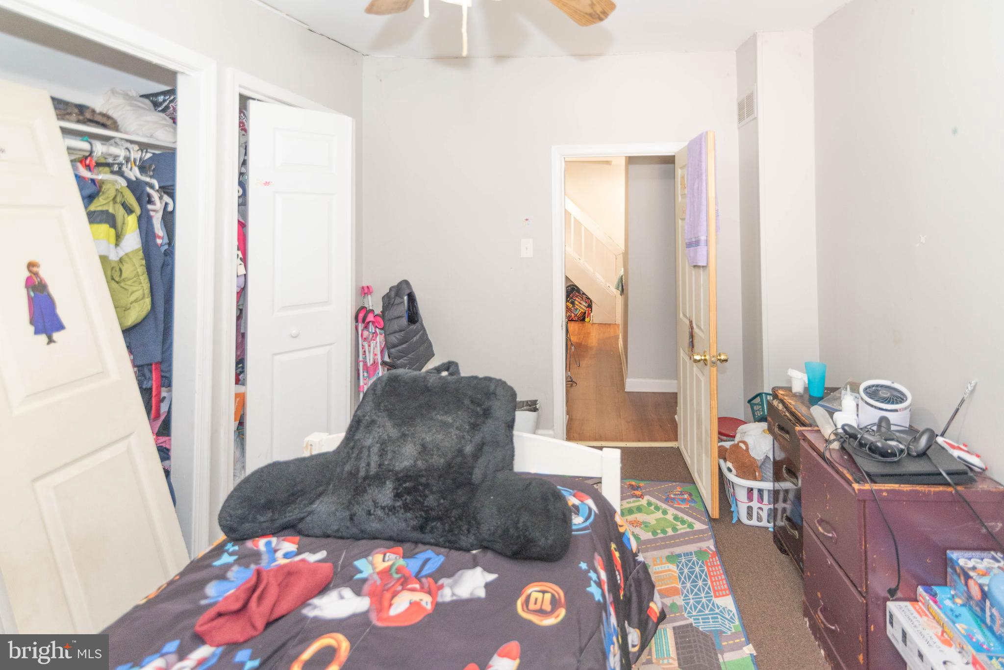 HOLLINS MARKET - Residential