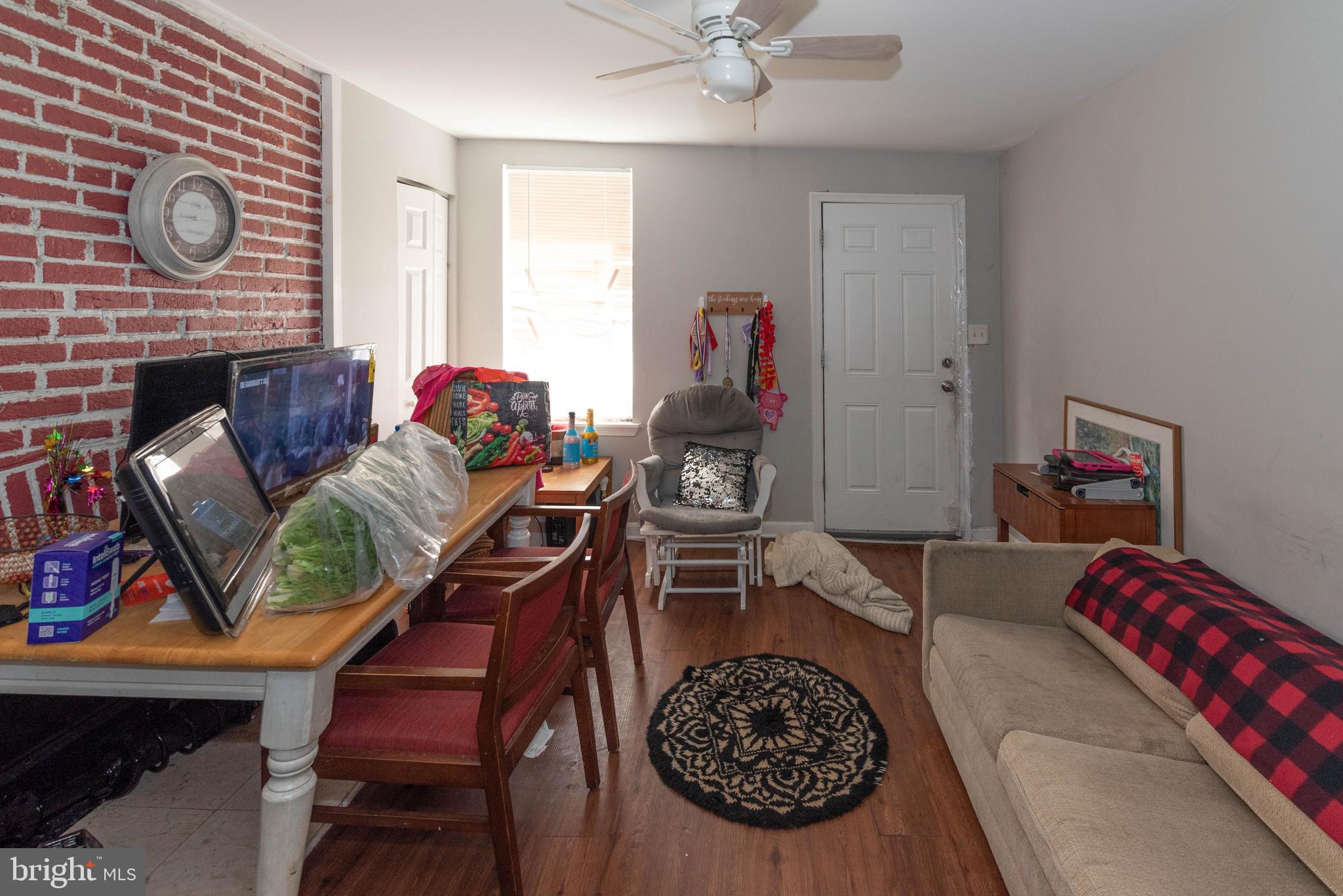 HOLLINS MARKET - Residential