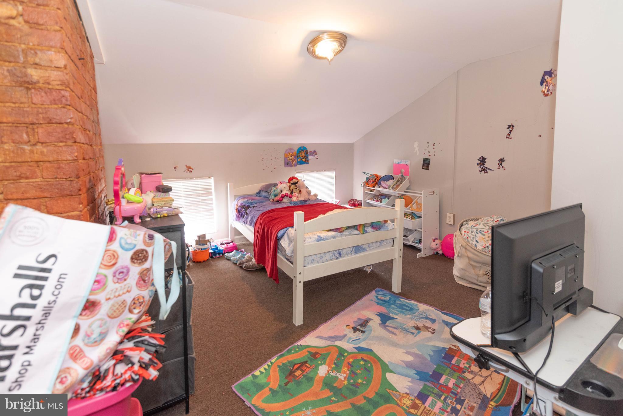 HOLLINS MARKET - Residential