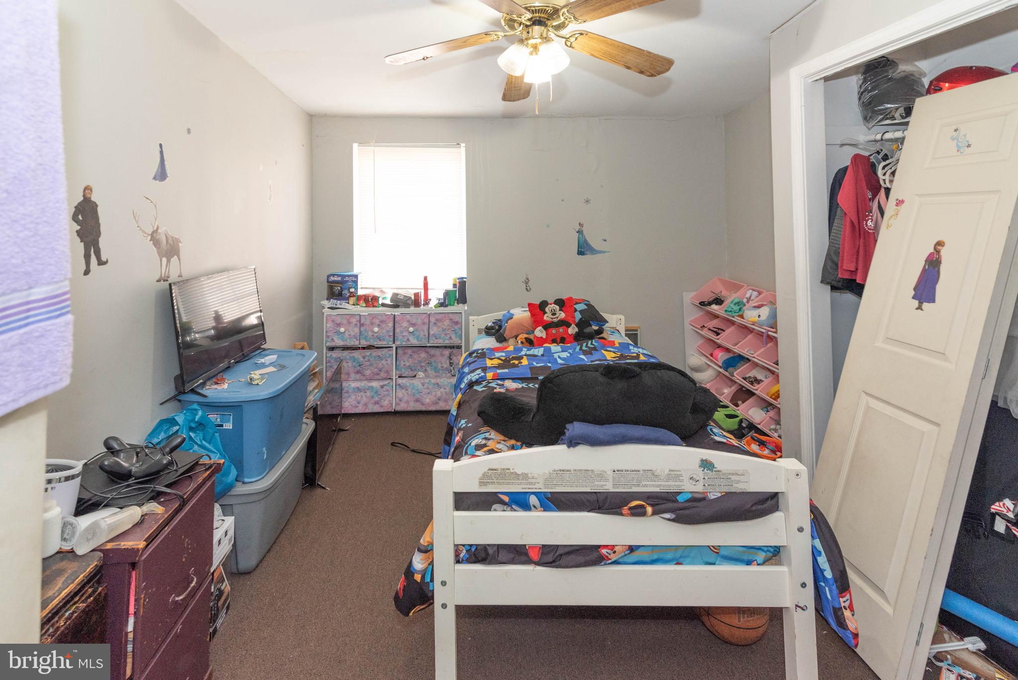 HOLLINS MARKET - Residential