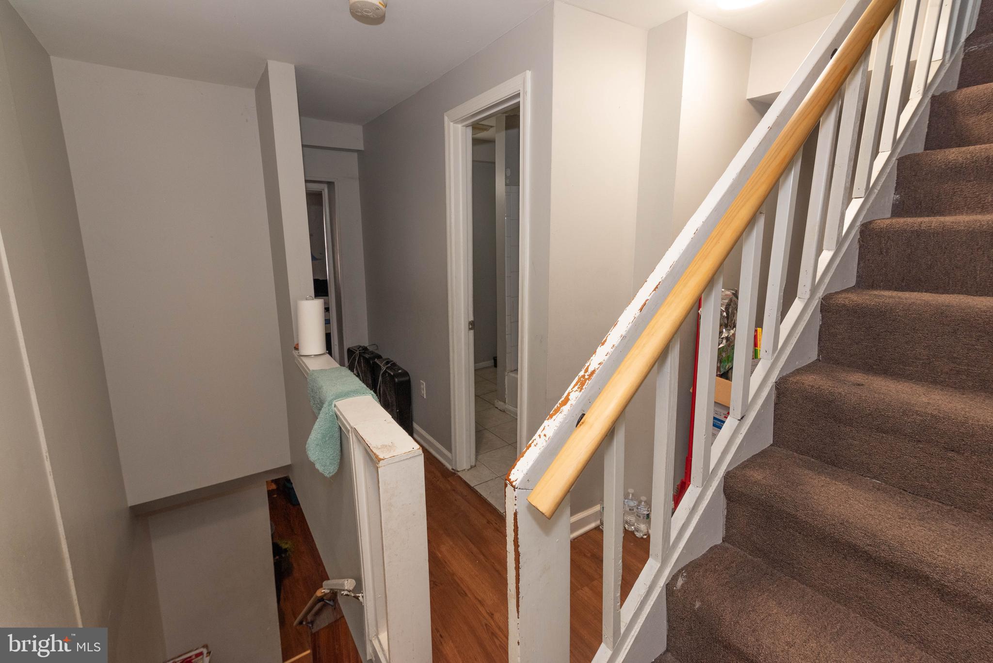 HOLLINS MARKET - Residential