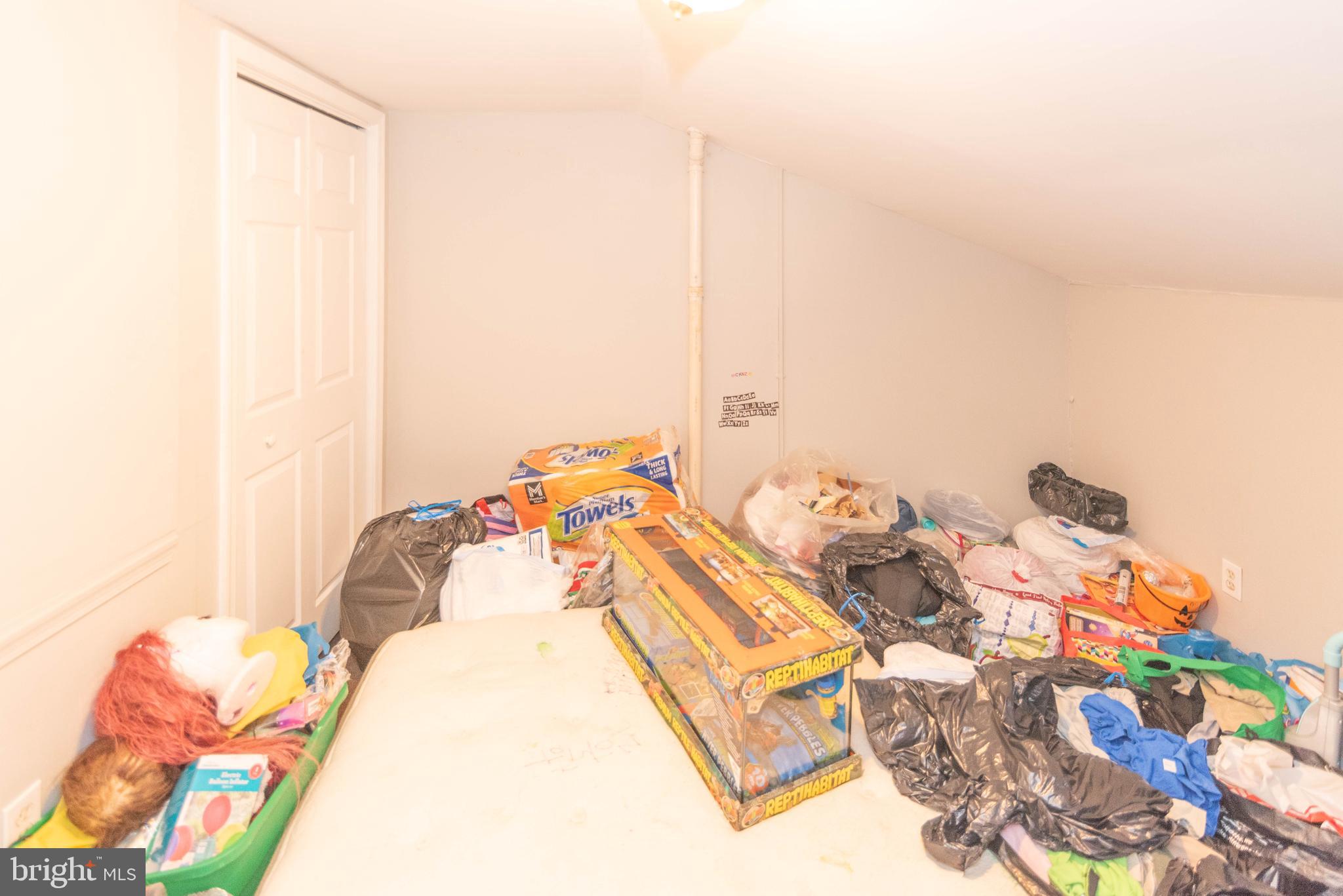 HOLLINS MARKET - Residential