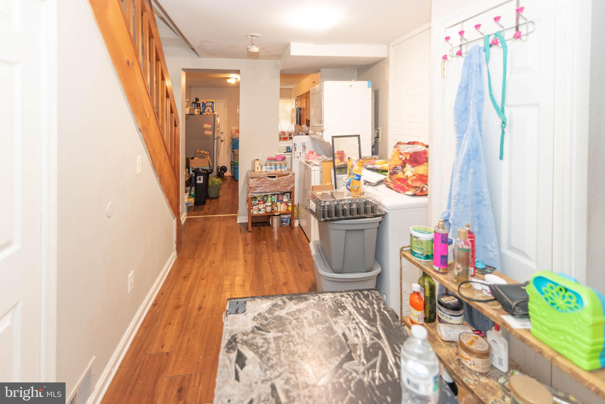 HOLLINS MARKET - Residential