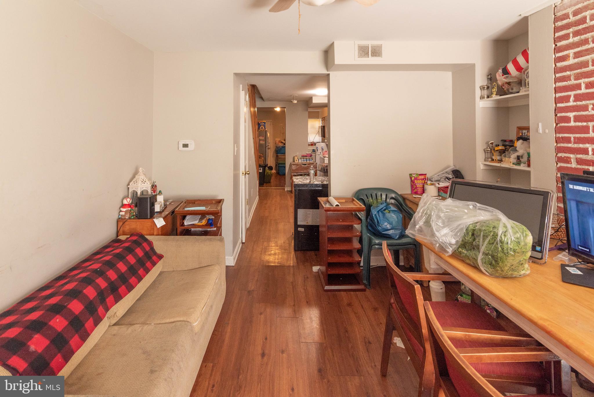 HOLLINS MARKET - Residential