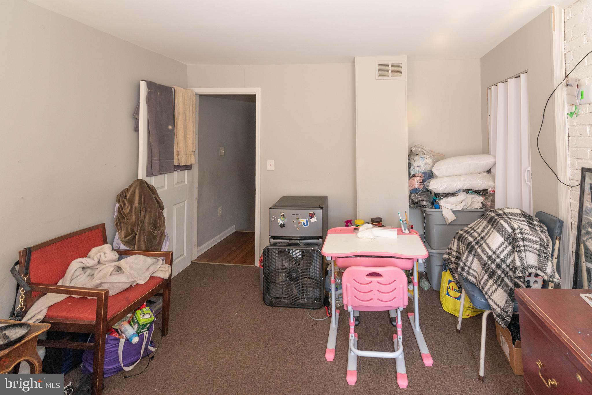 HOLLINS MARKET - Residential