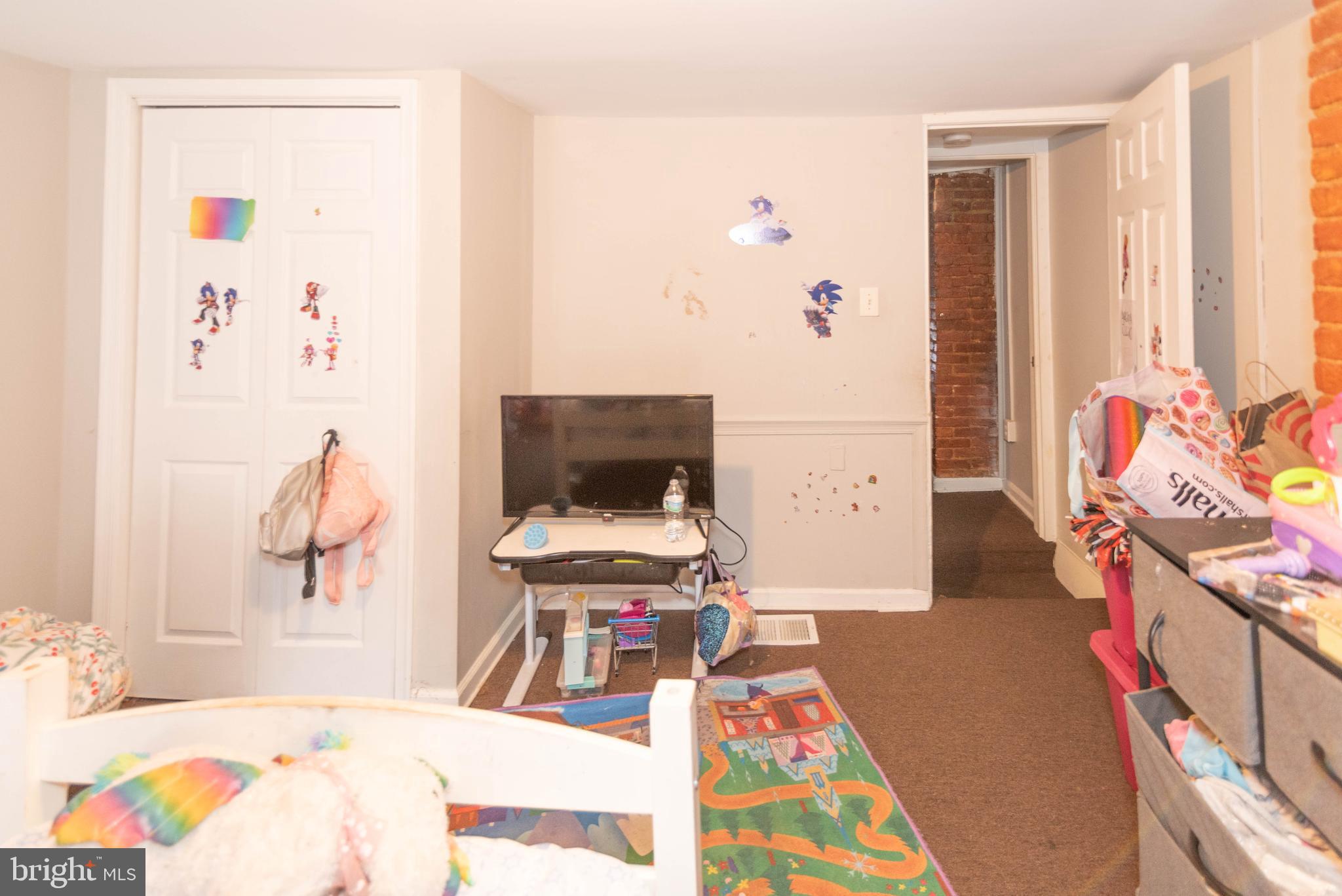 HOLLINS MARKET - Residential