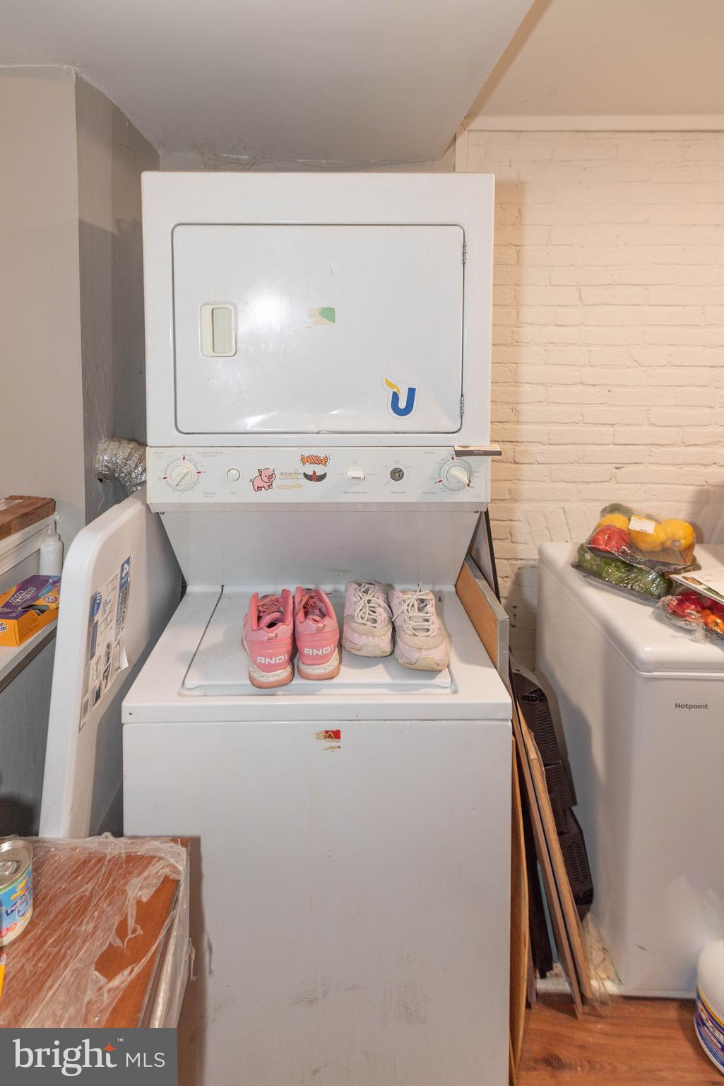 HOLLINS MARKET - Residential