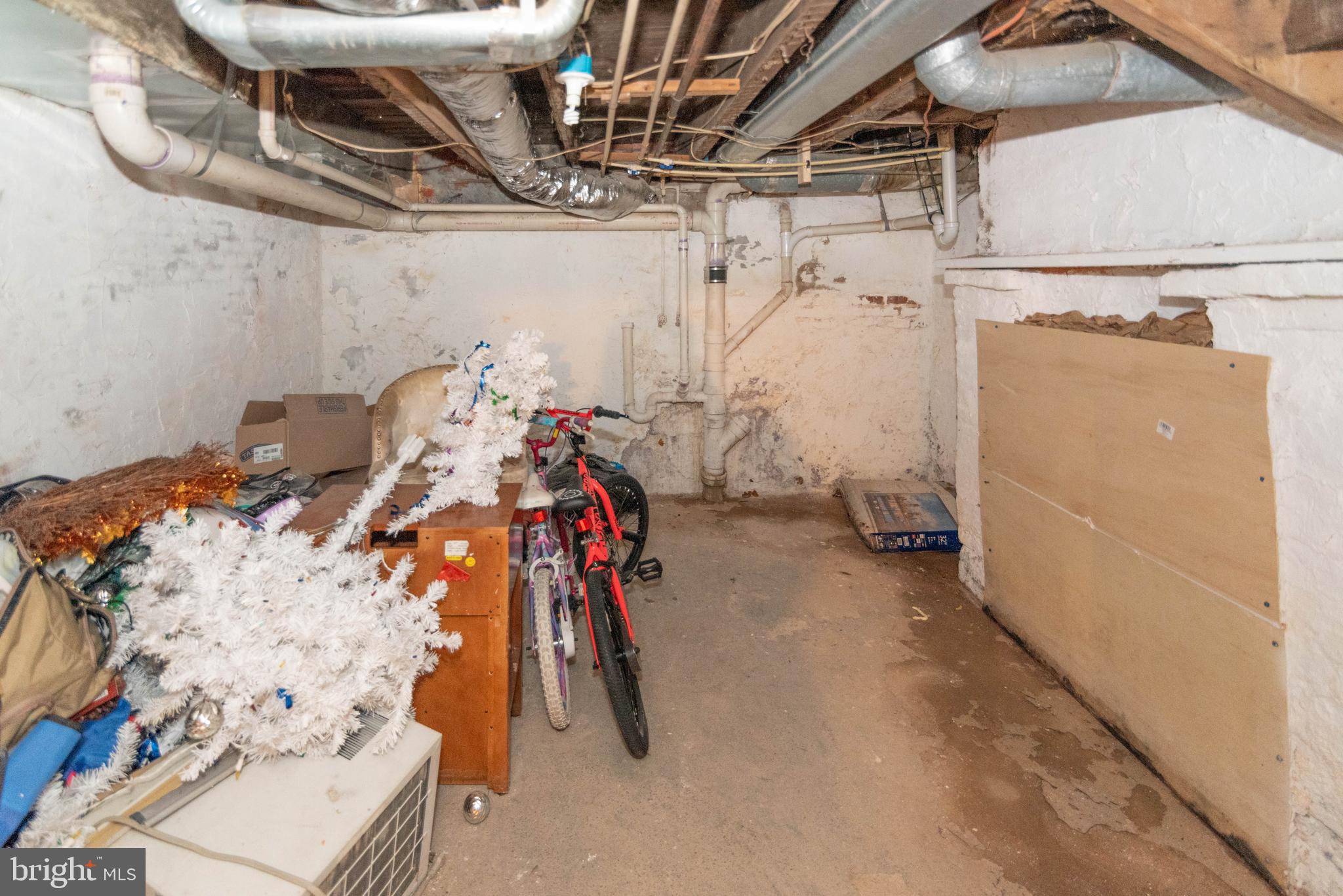 HOLLINS MARKET - Residential