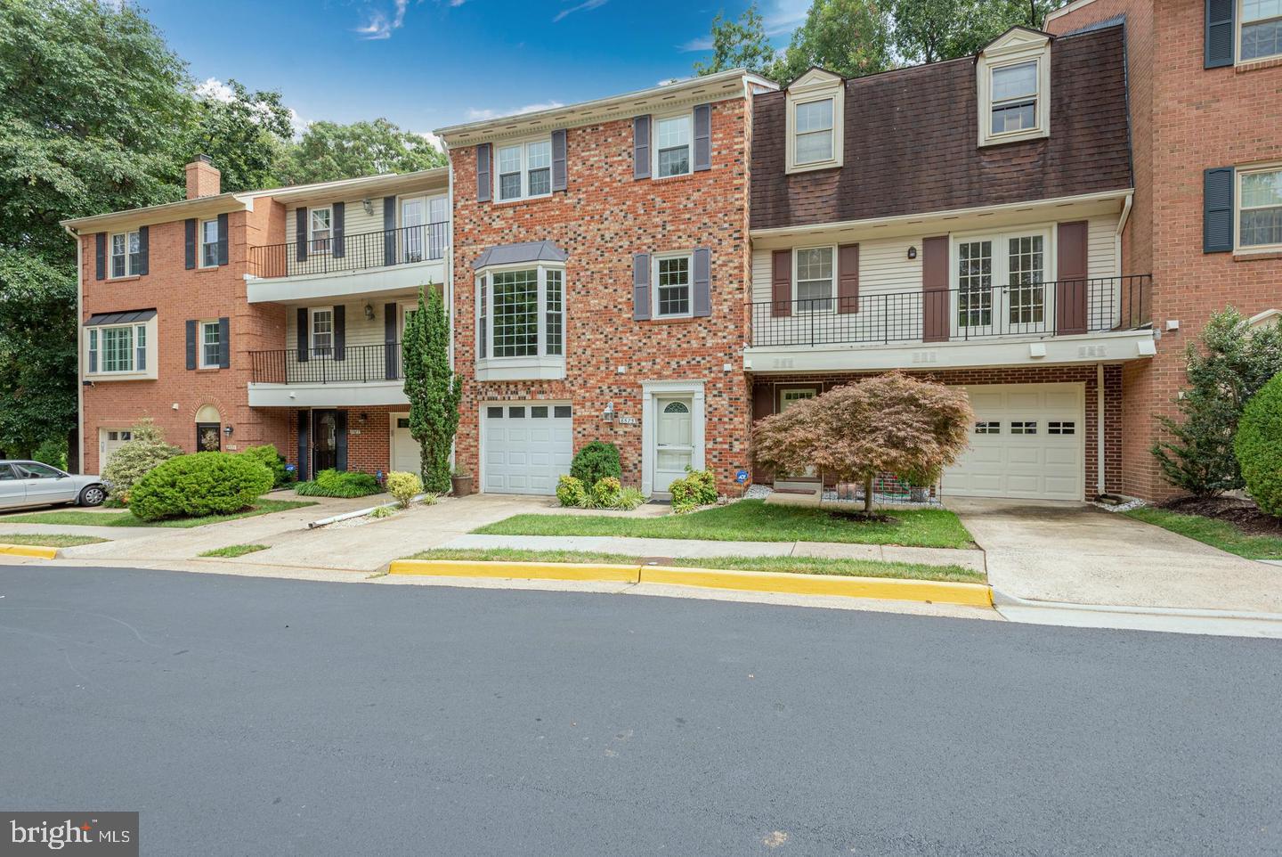 8575 RAGLAN ROAD