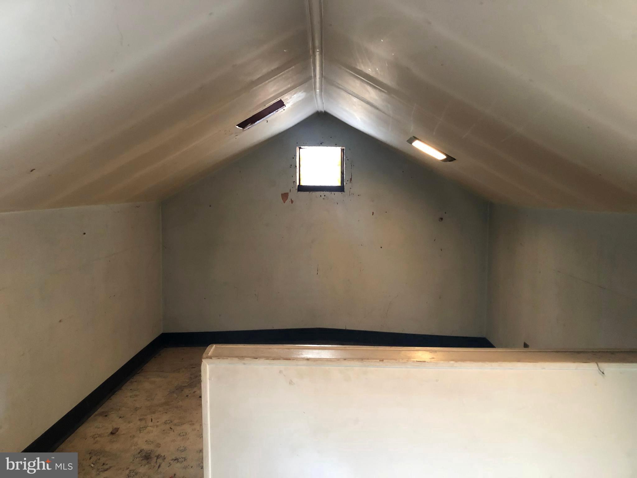 OAK CREST - Residential