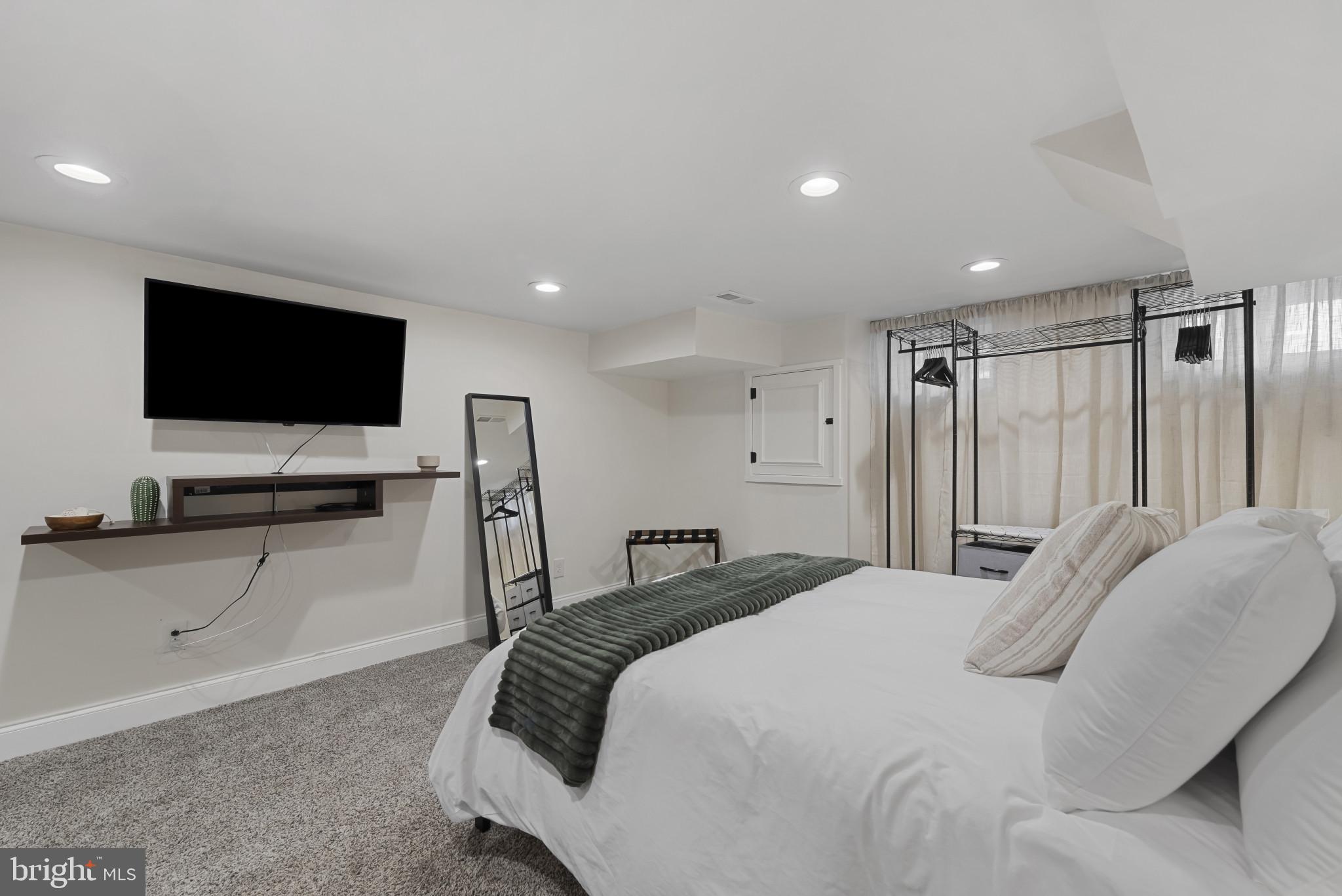 UPTON - Residential Income