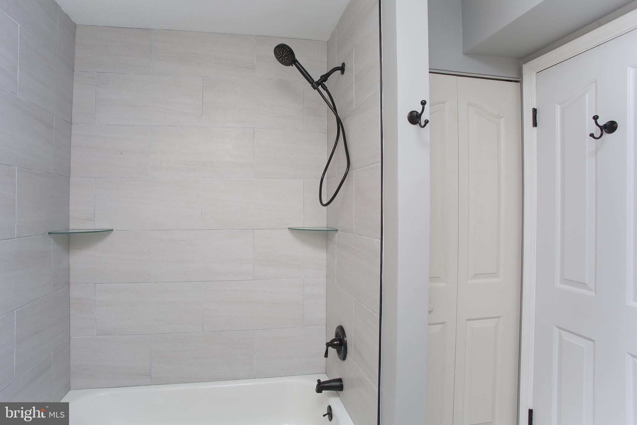 REMINGTON OAKS - Residential Lease