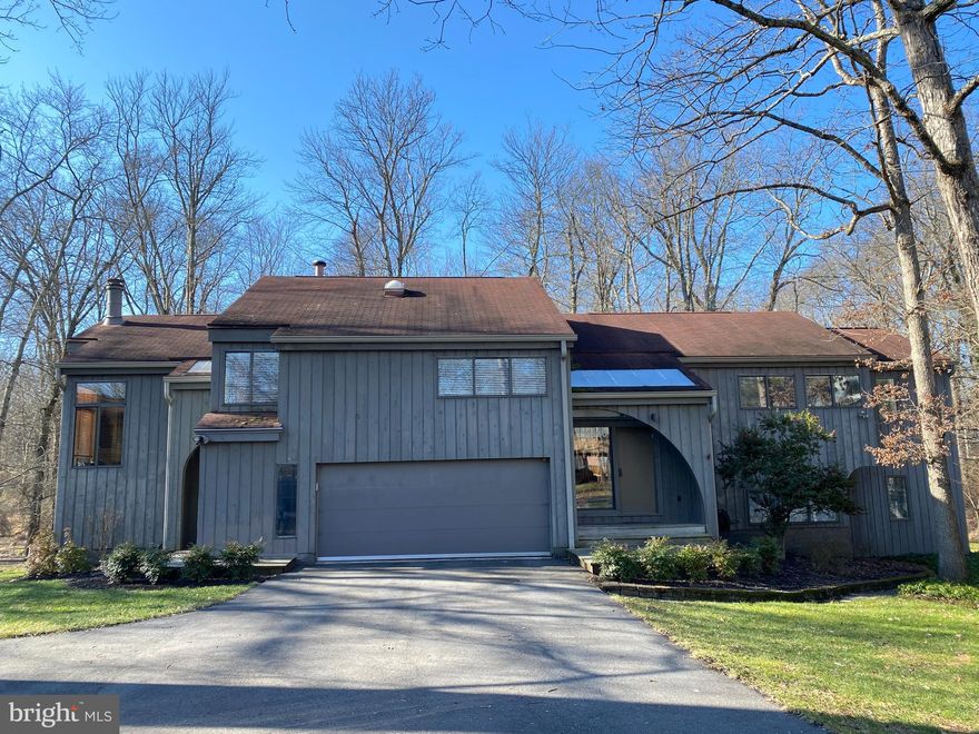 Fabulous custom contemporary with an in-law suite/apartment in the lower level!