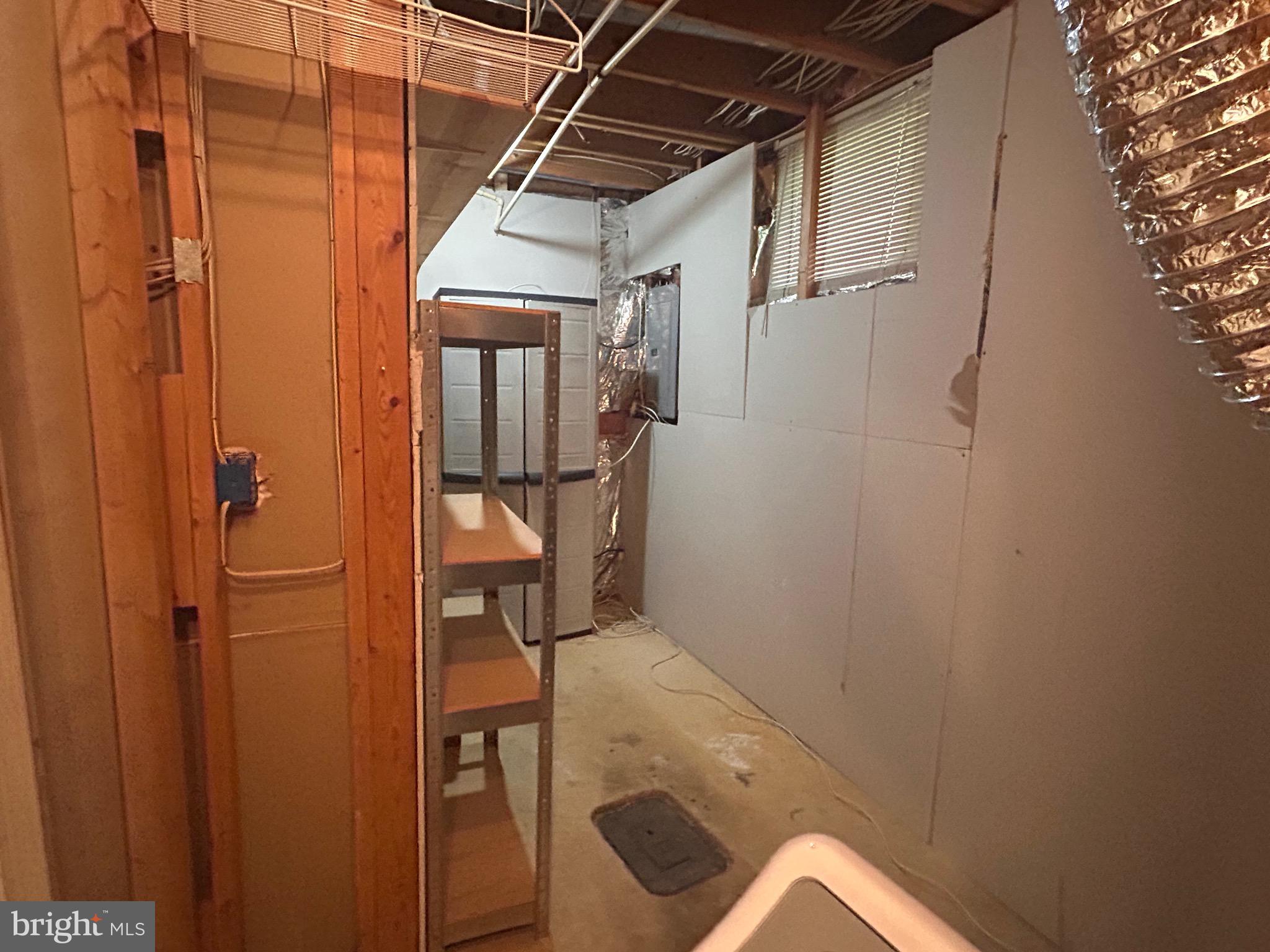 WHISPERING WOODS - Residential Lease