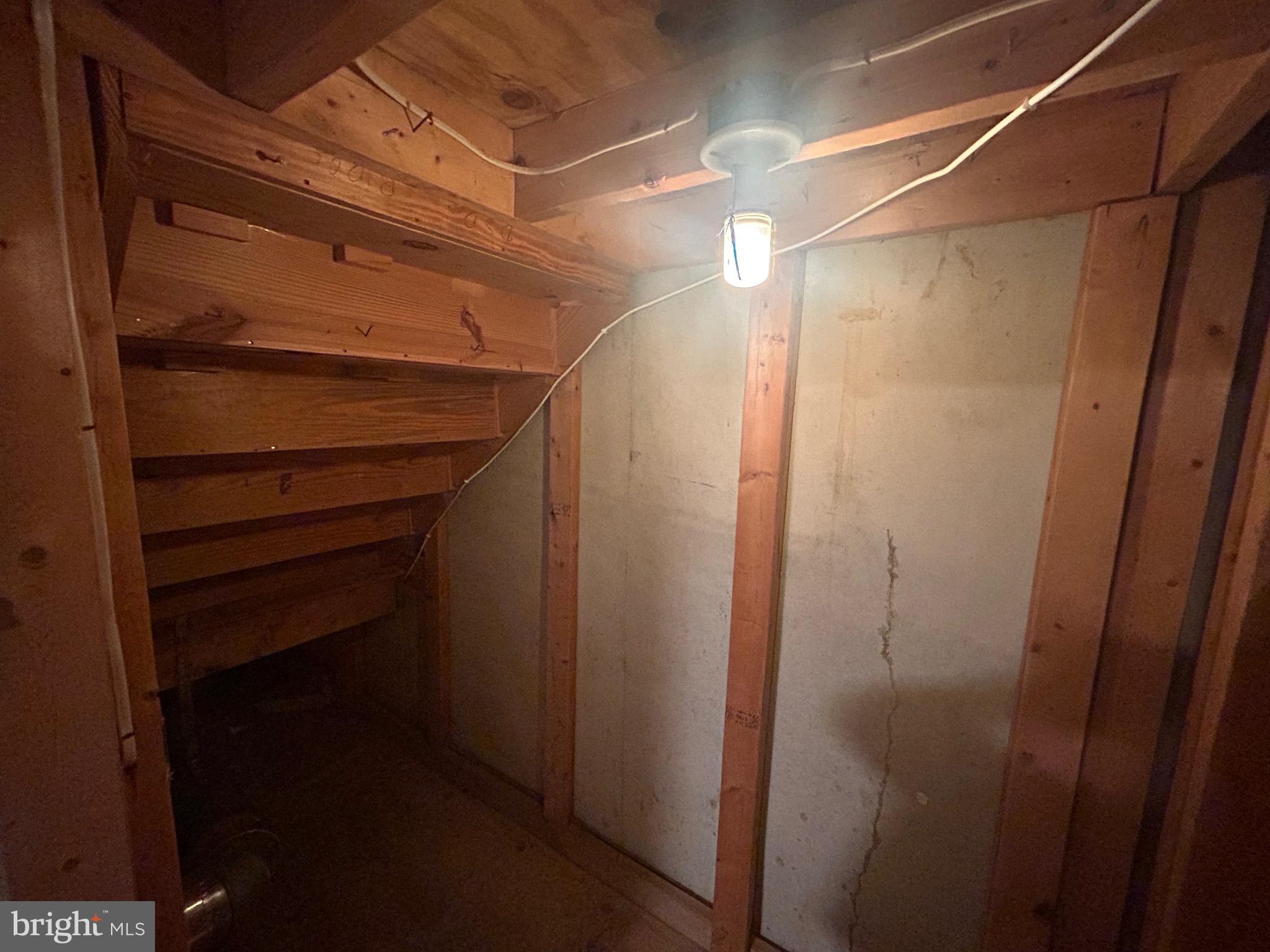 WHISPERING WOODS - Residential Lease