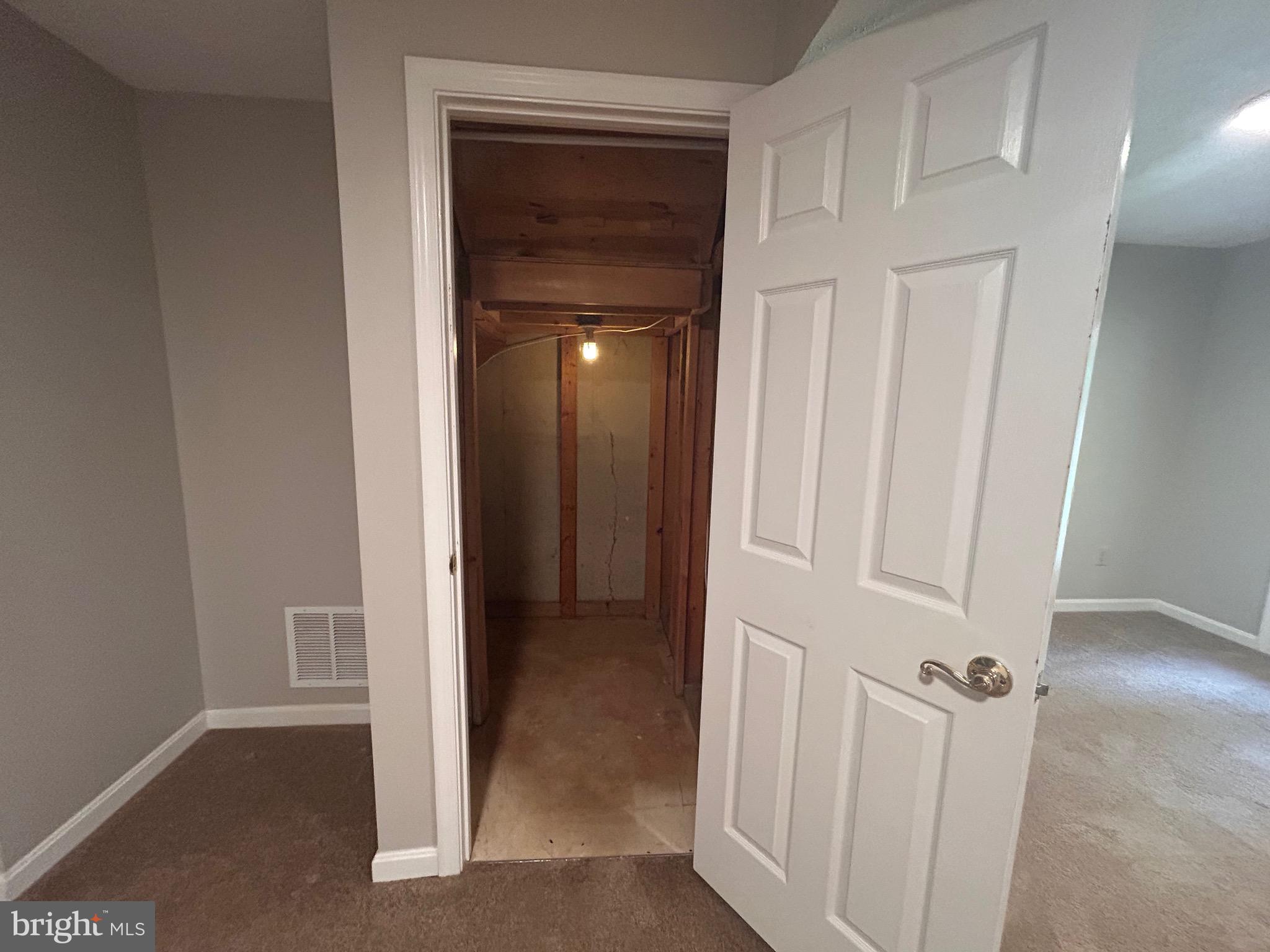 WHISPERING WOODS - Residential Lease