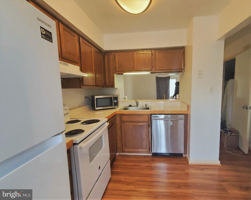 CLOVERLEAF - Residential Lease