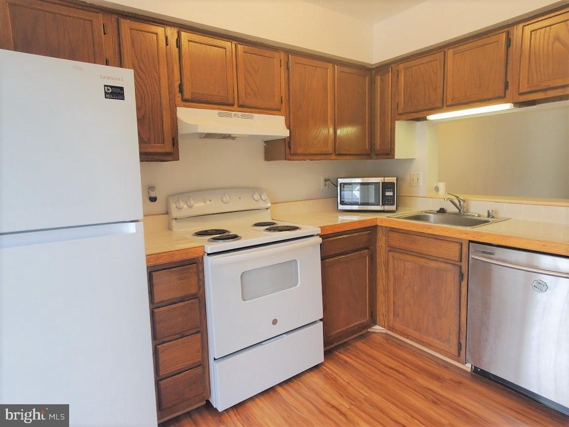 CLOVERLEAF - Residential Lease