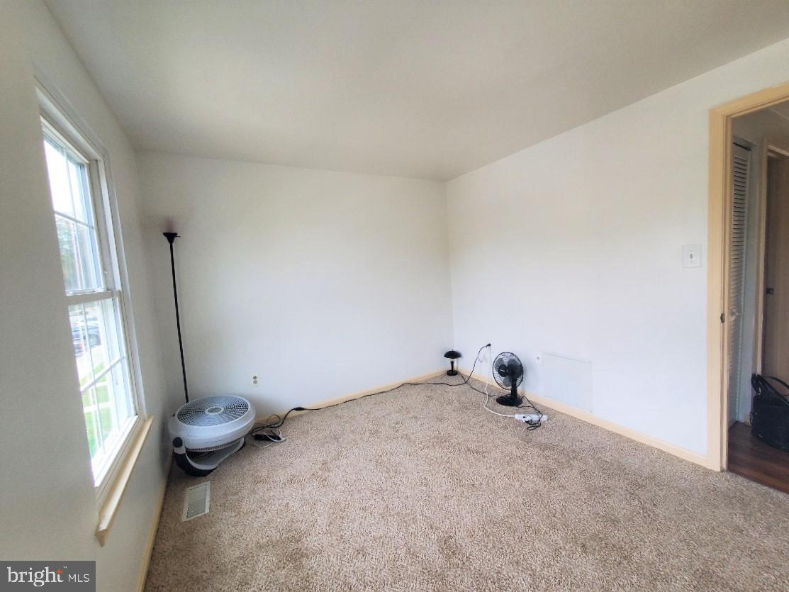 CLOVERLEAF - Residential Lease