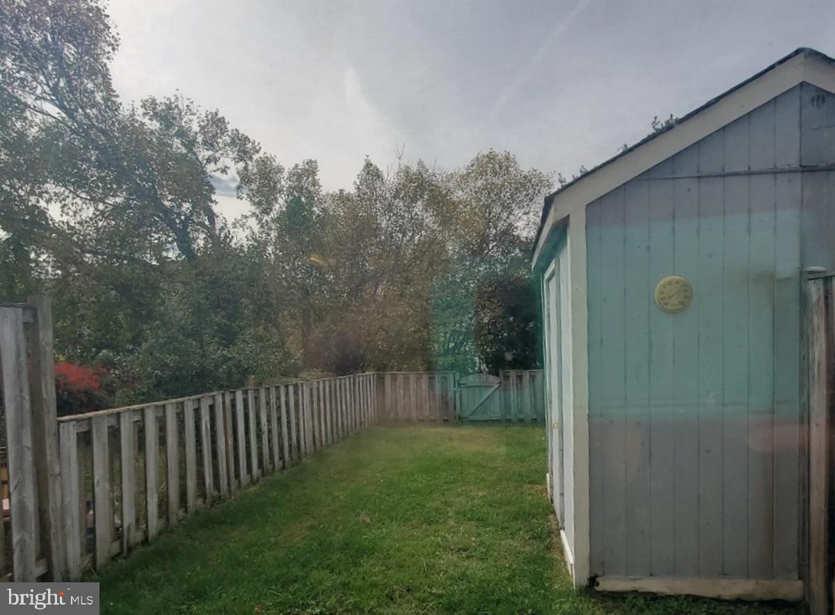 CLOVERLEAF - Residential Lease