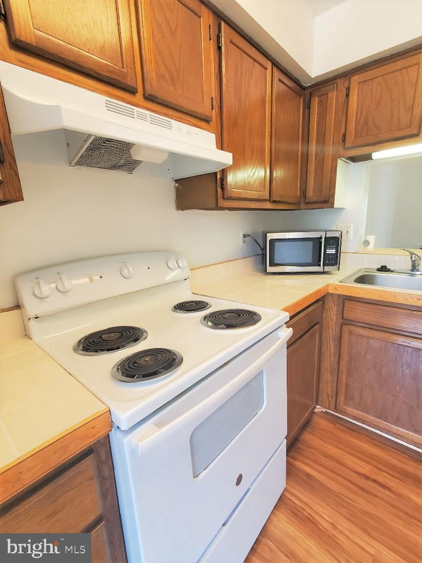 CLOVERLEAF - Residential Lease