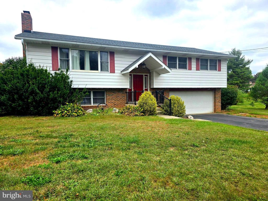 Photo of 5 Lynda Drive, Denver, PA 17517 (MLS # PALA2057642)