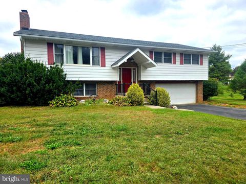 Photo of 5 Lynda Drive, Denver, PA 17517 (MLS # PALA2057642)