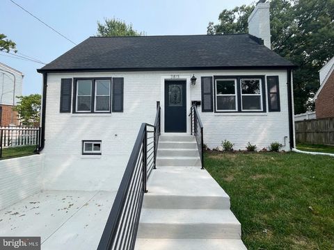 Photo of 2813 Peregoy Drive, Kensington, MD 20895 (MLS # MDMC2102354)