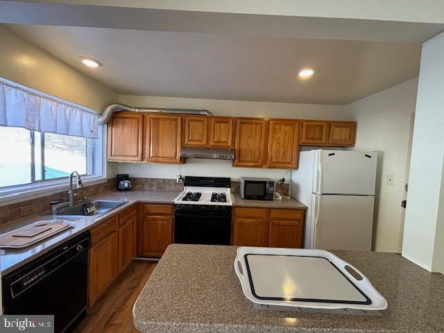 PARKSIDE CONDOMINIUMS - Residential Lease