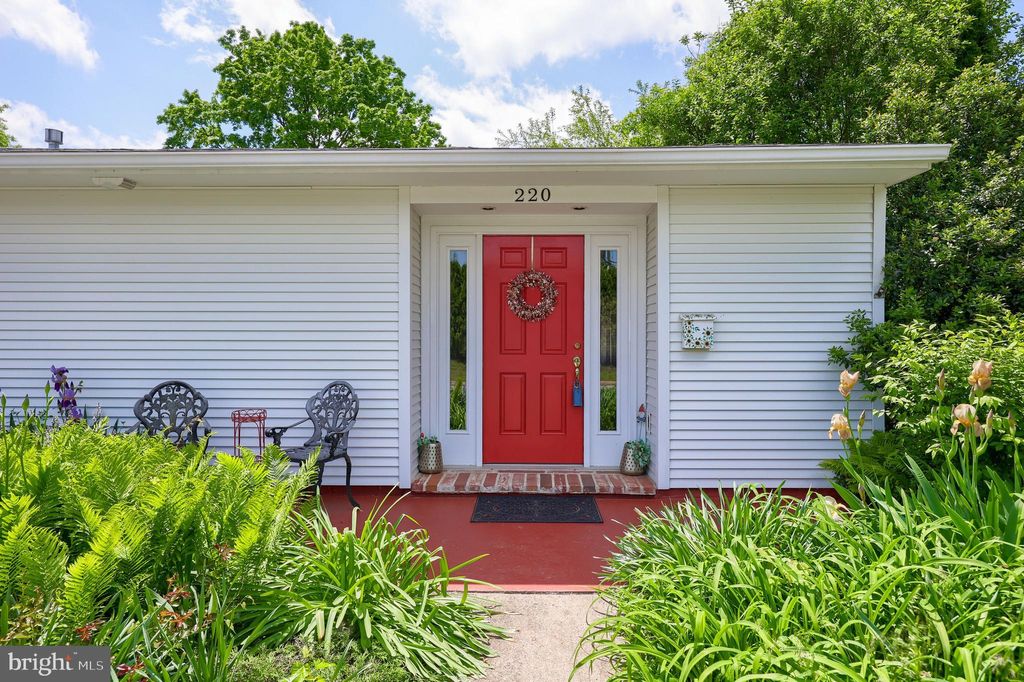 Photo of 220 E Marion Street, Lititz, PA 17543 (MLS # PALA2050916)