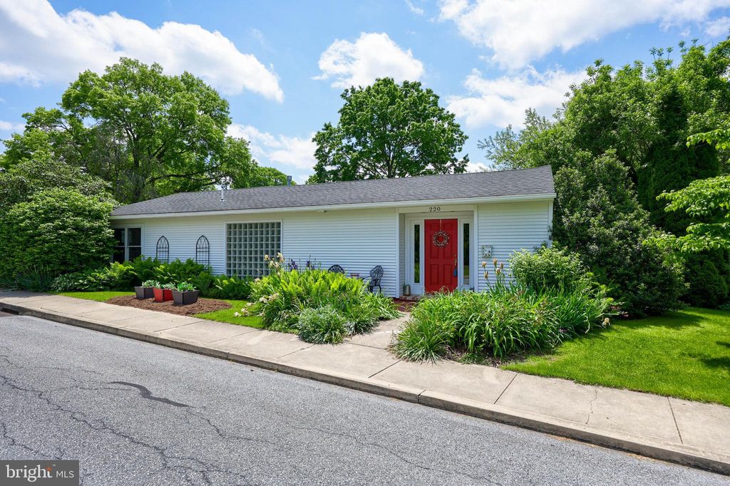Photo of 220 E Marion Street, Lititz, PA 17543 (MLS # PALA2050916)