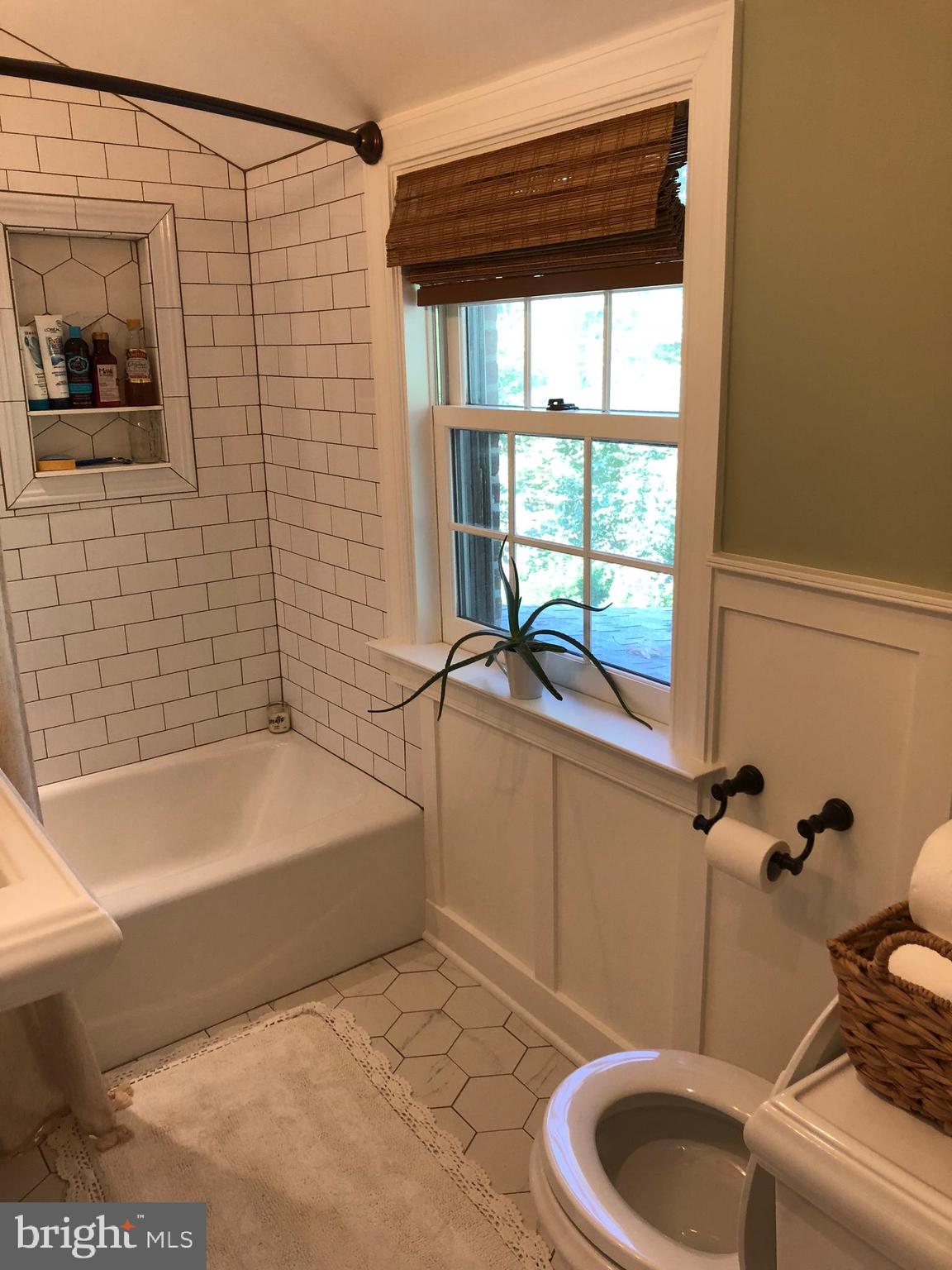 LARCHMONT - Residential Lease