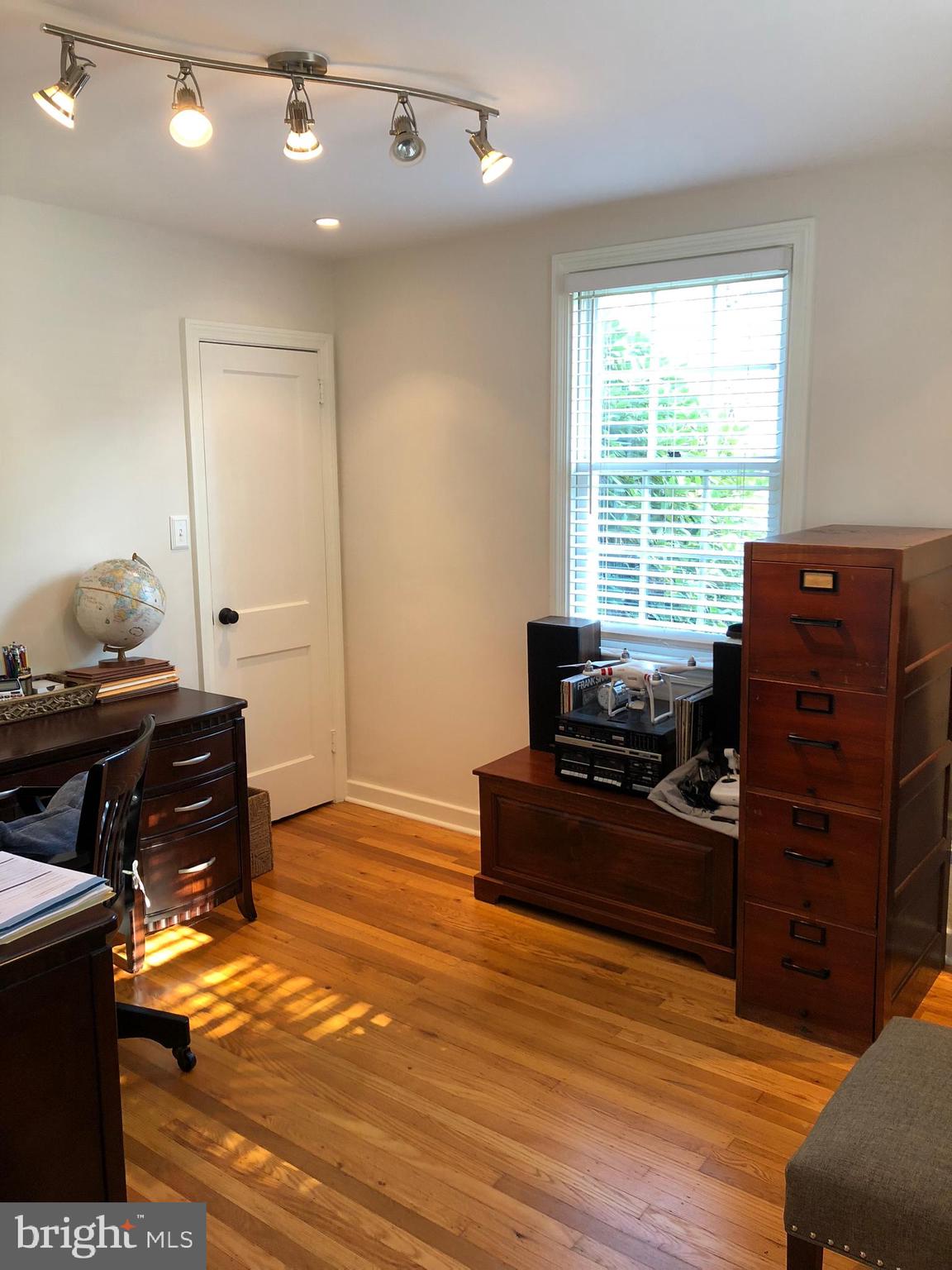 LARCHMONT - Residential Lease
