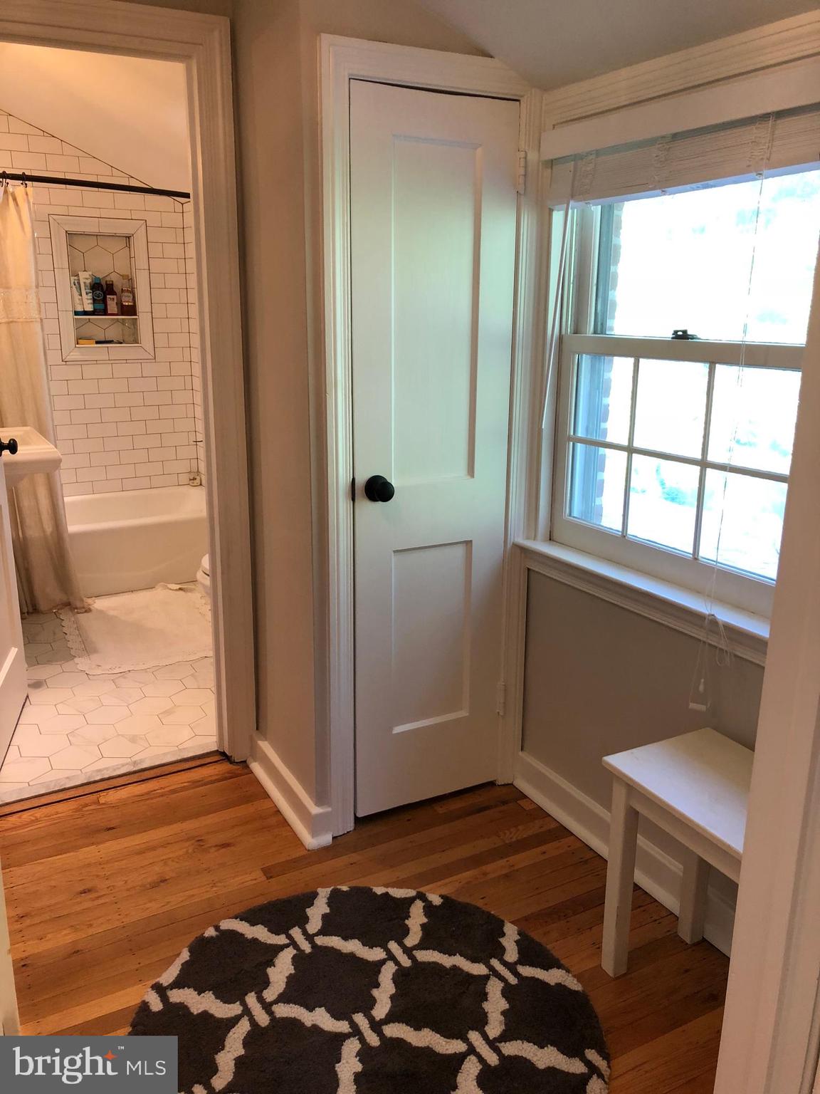 LARCHMONT - Residential Lease