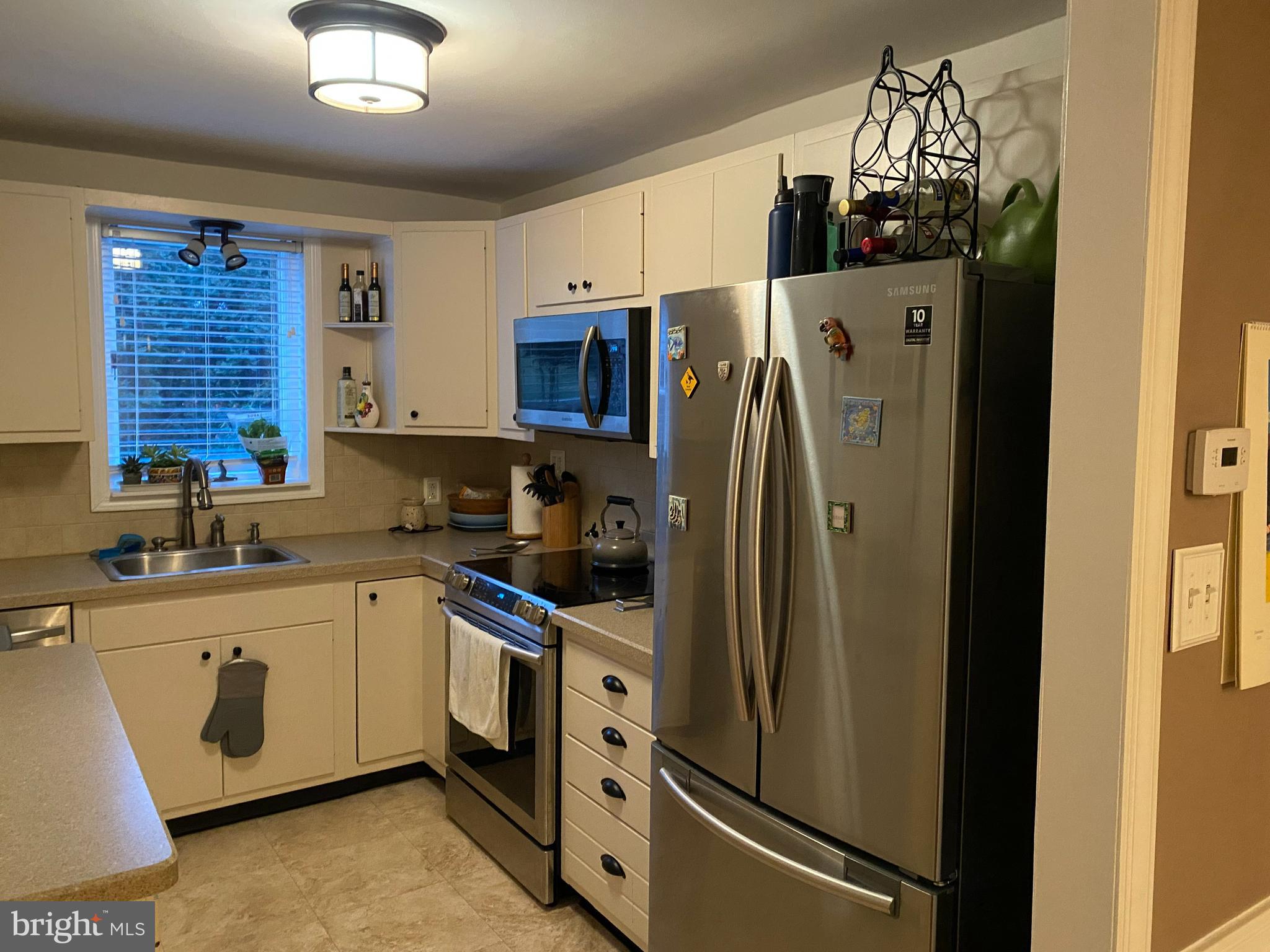 LARCHMONT - Residential Lease