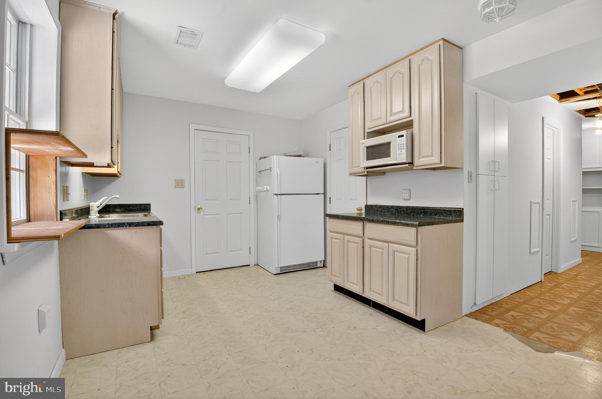 BERRY HILL MANOR - Residential