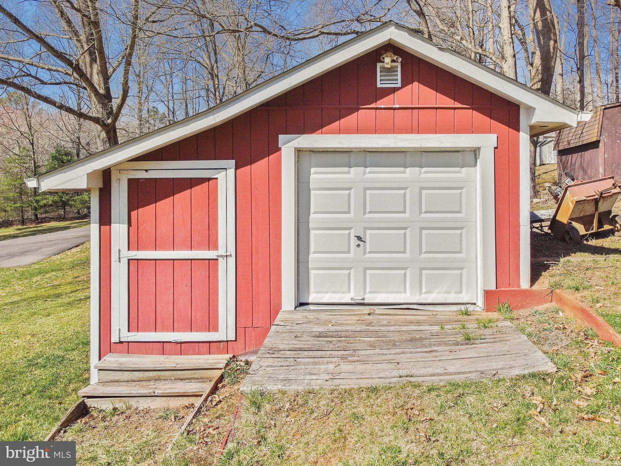 FOREST HILLS - Residential