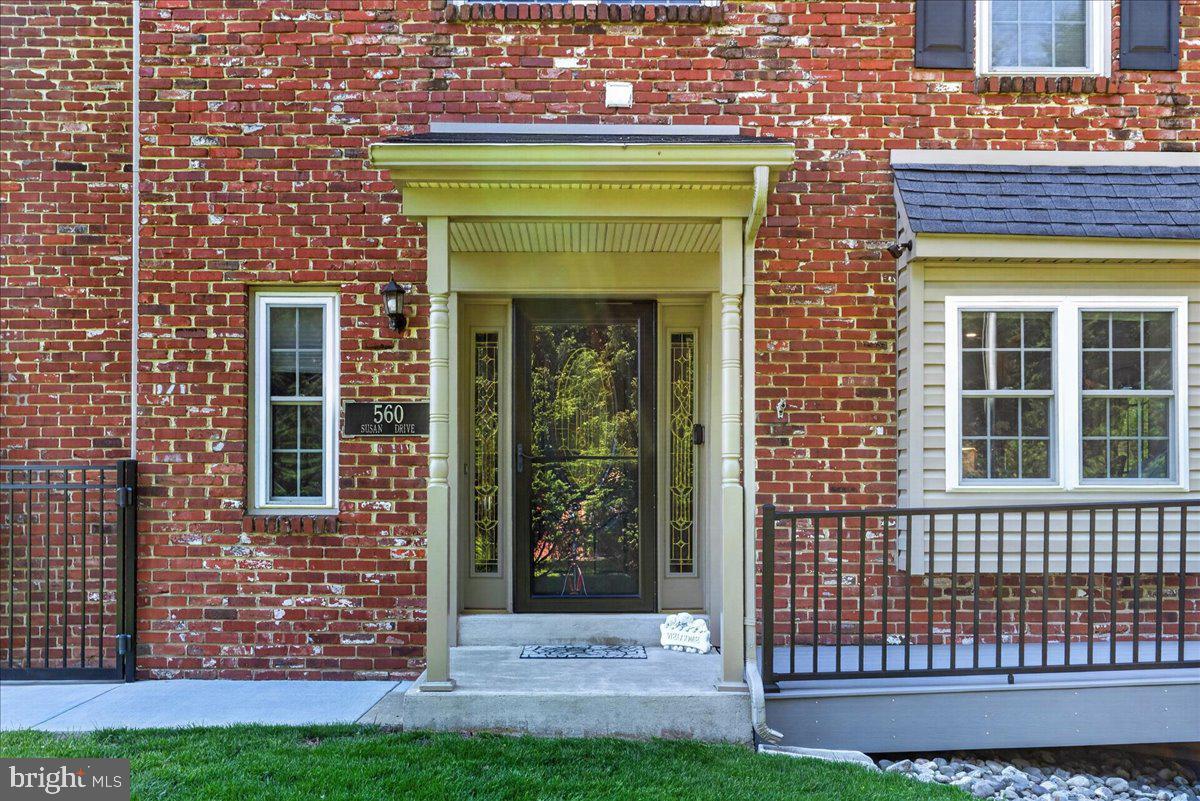 560 SUSAN DRIVE