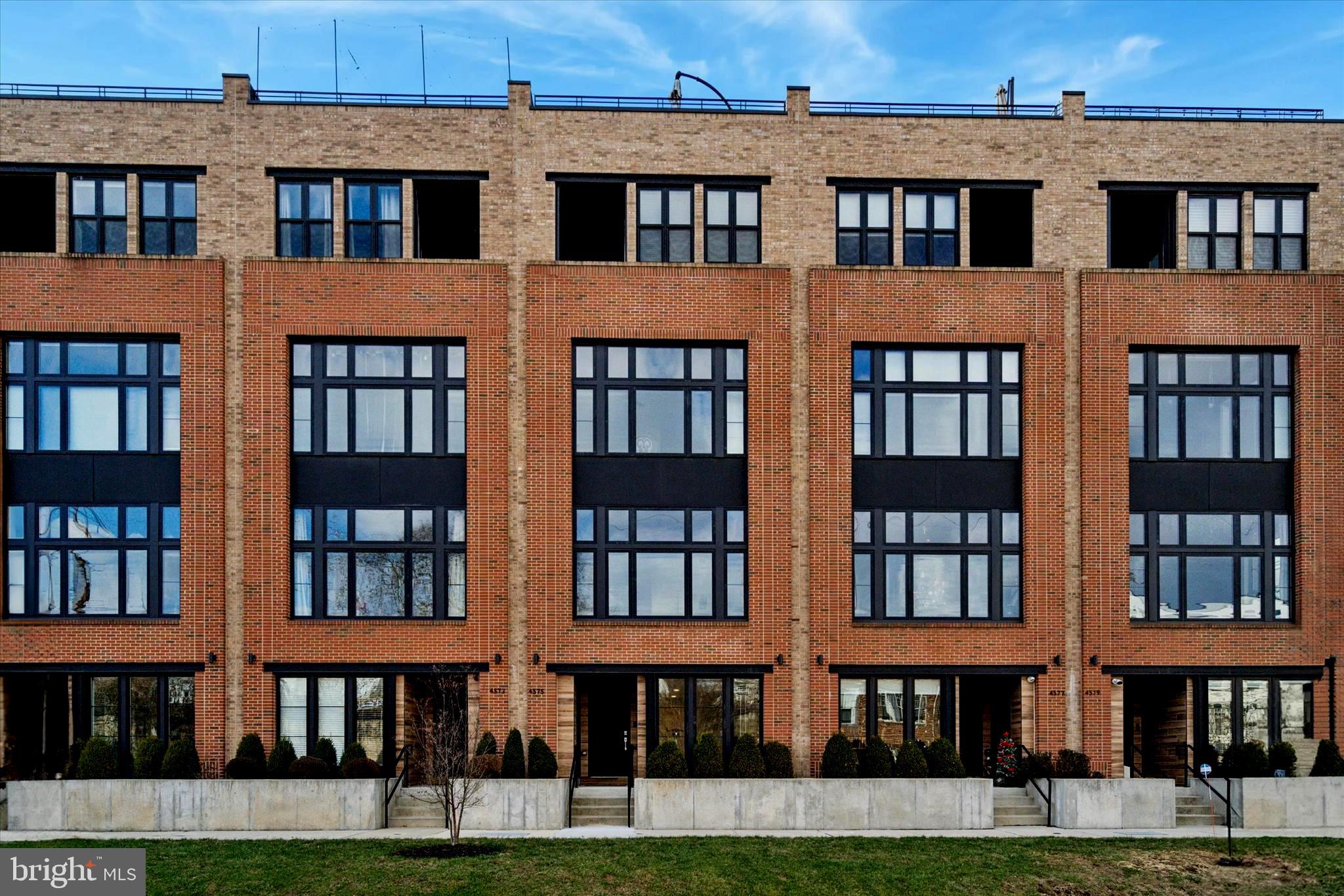 THE LOCKS - Residential