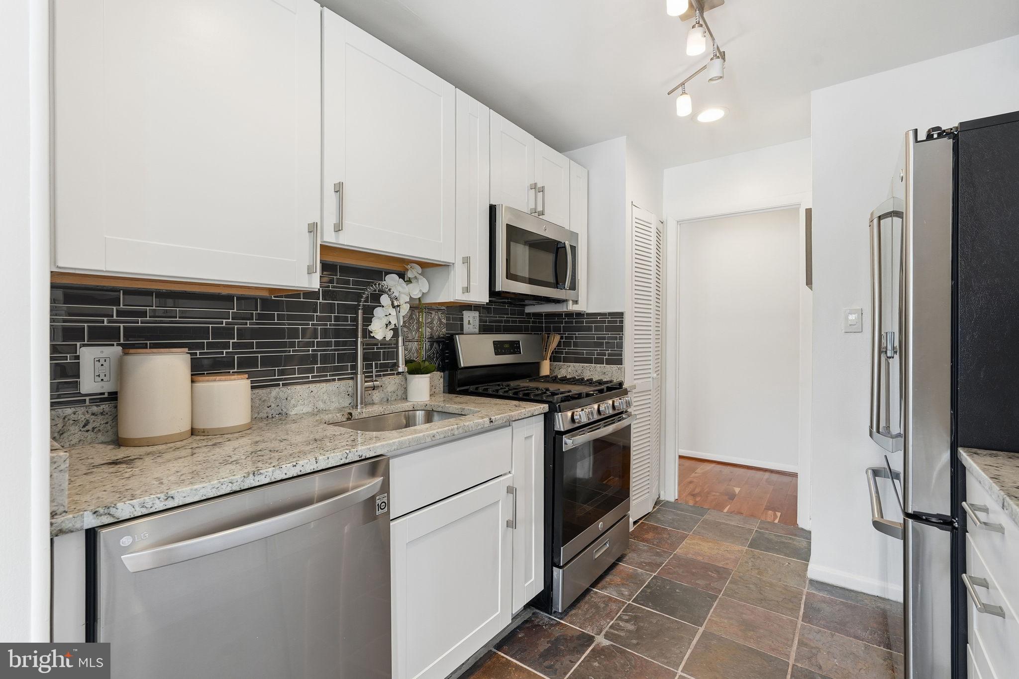 FAIRFIELD COMMONS - Residential