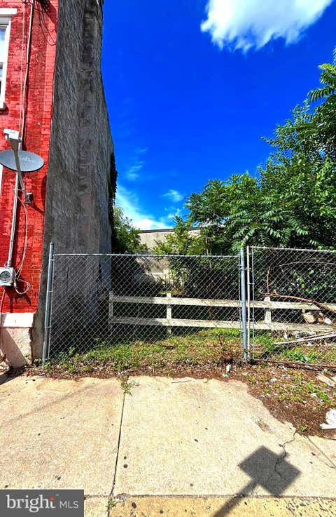 Vacant Land For Sale - 627 W Cumberland Street<br/> PHILADELPHIA, PA 19133