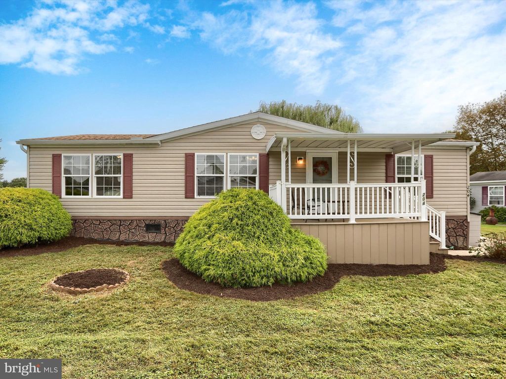 Photo of 204 Greenbriar Circle, LANCASTER, PA 17603 (MLS # PALA2077270)