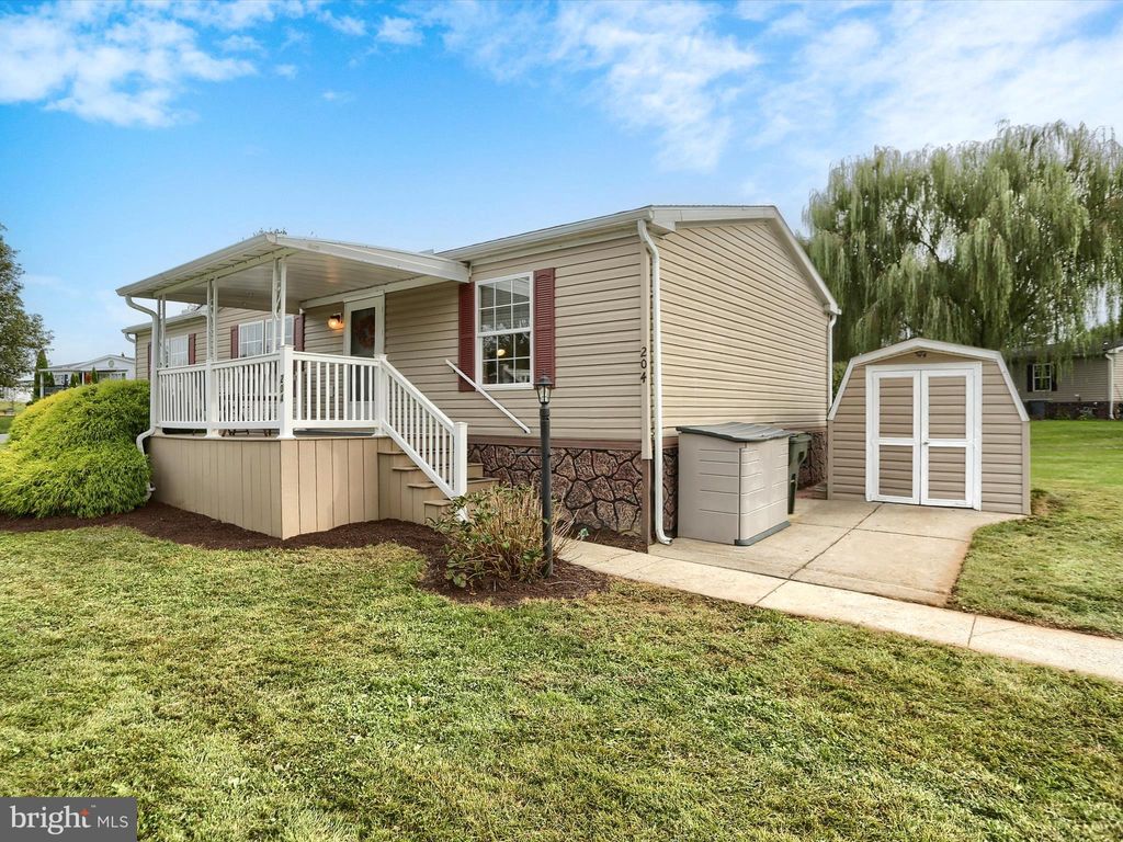 Photo of 204 Greenbriar Circle, LANCASTER, PA 17603 (MLS # PALA2077270)