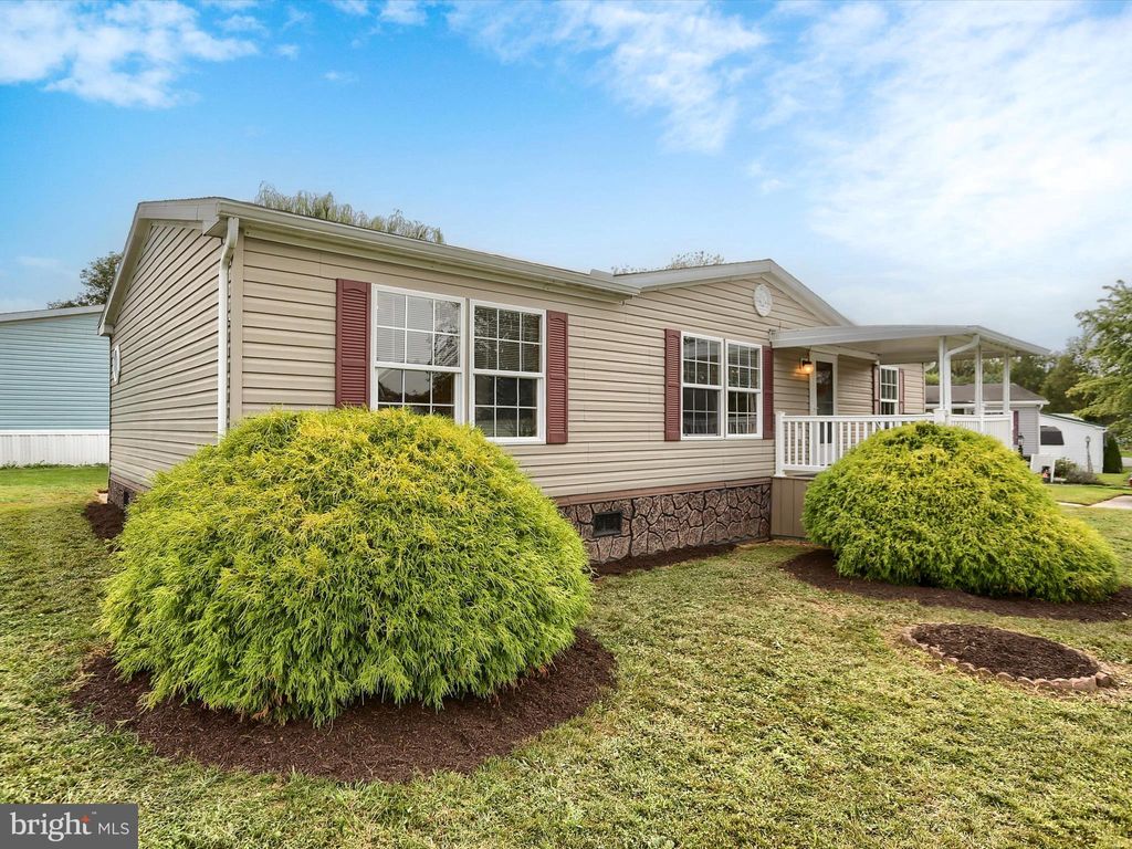 Photo of 204 Greenbriar Circle, LANCASTER, PA 17603 (MLS # PALA2077270)